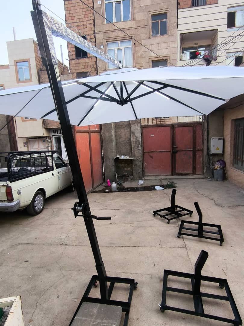 چتر باغی پایه کنار مدل آویز | چتر ویلایی سایز بزرگ با پایه فلزی مستحکم و پارچه ضدآب